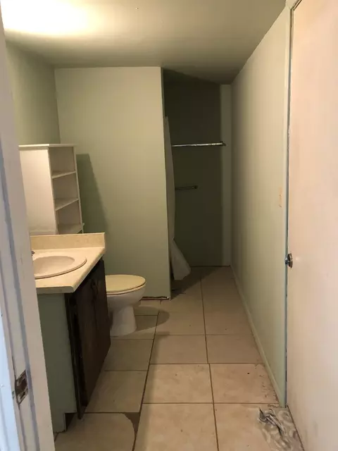 Bath - 6072 E 40 Ln, Yuma, AZ 85365 photo 4 of 4