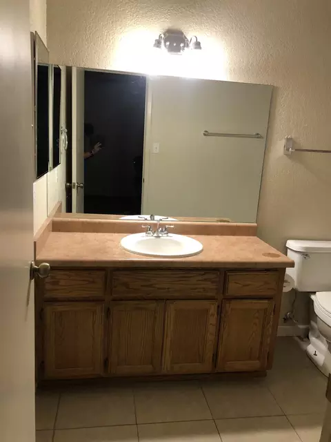 Bath - 6072 E 40 Ln, Yuma, AZ 85365 photo 3 of 4