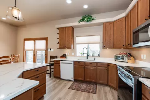 Kitchen - 14683 S 48 Dr, Yuma, AZ 85367 photo 2 of 4
