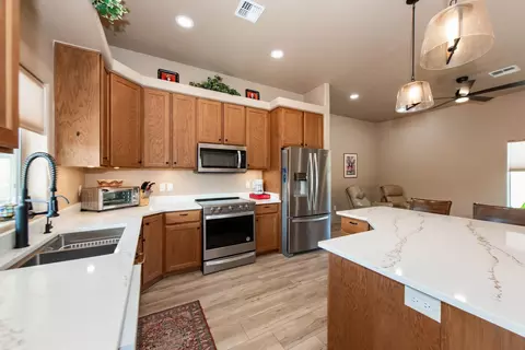 Kitchen - 14683 S 48 Dr, Yuma, AZ 85367 photo 3 of 4