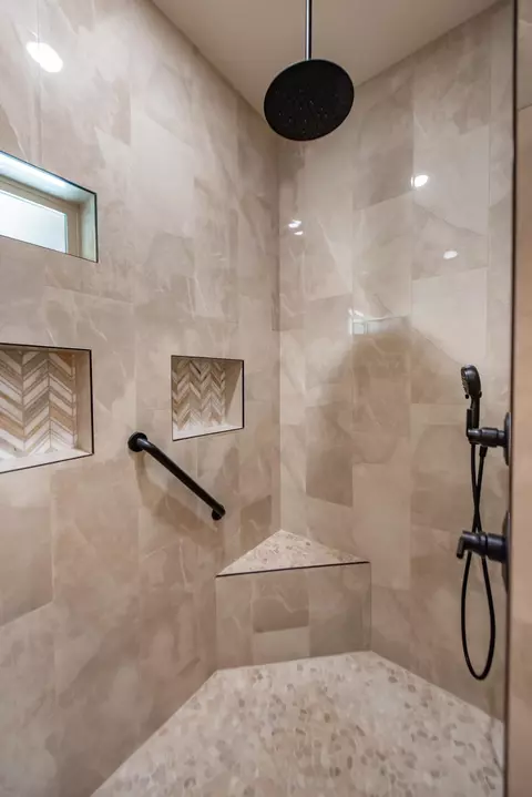 Bath - 14683 S 48 Dr, Yuma, AZ 85367 photo 3 of 5