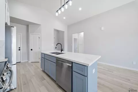 Kitchen - 10849 E 45 St, Yuma, AZ 85367 photo 3 of 4