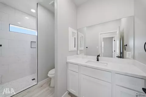 Bath - 10849 E 45 St, Yuma, AZ 85367 photo 1 of 5