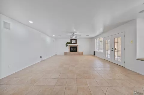 Living - 5236 E County 13 St, Yuma, AZ 85365 photo 2 of 3