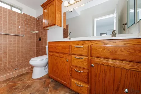 Bath - 5389 E 33 Pl, Yuma, AZ 85365 photo 2 of 2