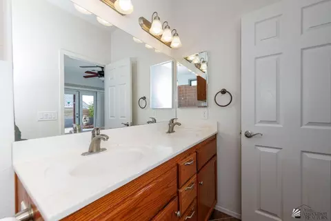 Bath - 5389 E 33 Pl, Yuma, AZ 85365 photo 1 of 2