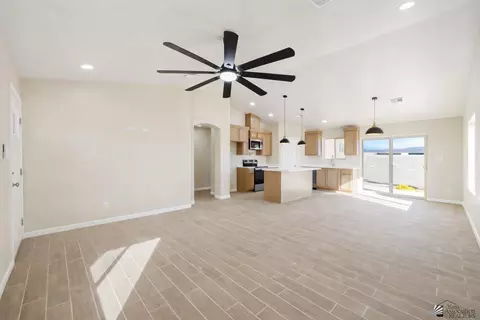Living - 10752 E 45 St, Yuma, AZ 85367 photo 4 of 4