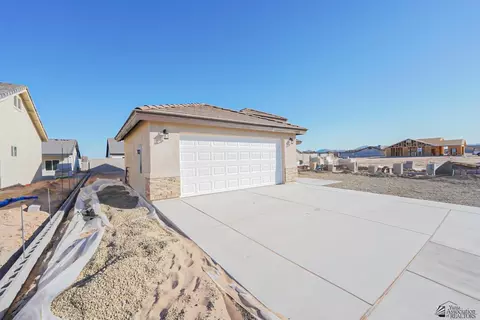 Exterior - 10752 E 45 St, Yuma, AZ 85367 photo 4 of 6