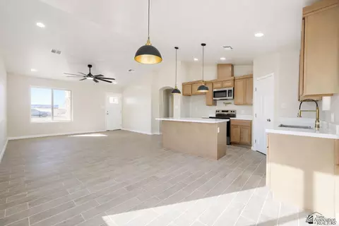 Living - 10752 E 45 St, Yuma, AZ 85367 photo 3 of 4