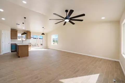 Living - 10752 E 45 St, Yuma, AZ 85367 photo 2 of 4