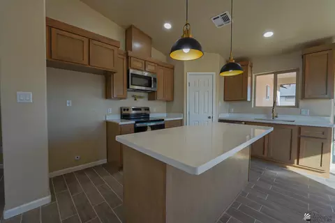 Kitchen - 10752 E 45 St, Yuma, AZ 85367 photo 2 of 2