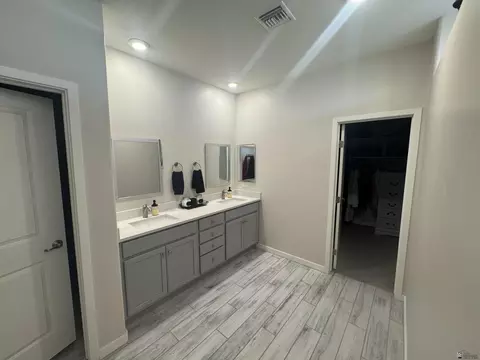 Bath - 11827 E 26 St, Yuma, AZ 85367 photo 1 of 6