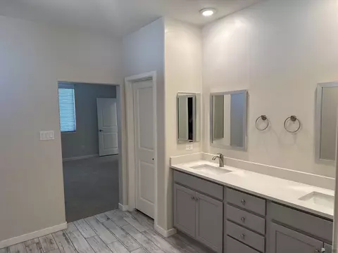 Bath - 11827 E 26 St, Yuma, AZ 85367 photo 3 of 4