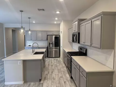 Kitchen - 11827 E 26 St, Yuma, AZ 85367 photo 2 of 2