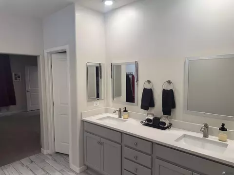 Bath - 11827 E 26 St, Yuma, AZ 85367 photo 2 of 6