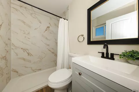 Bath - 1465 E 23 St, Yuma, AZ 85365 photo 4 of 5