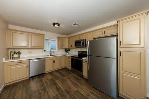 Kitchen - 1465 E 23 St, Yuma, AZ 85365 photo 1 of 3