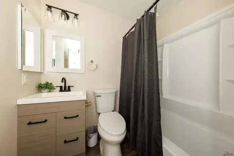 Bath - 1465 E 23 St, Yuma, AZ 85365 photo 2 of 5
