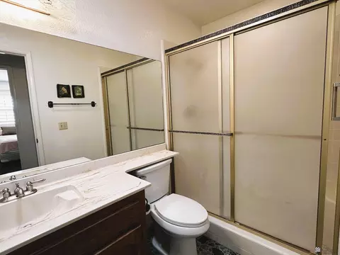 Bath - 11390 E 36 Pl, Yuma, AZ 85367 photo 3 of 3