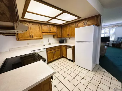 Kitchen - 11390 E 36 Pl, Yuma, AZ 85367 photo 3 of 3