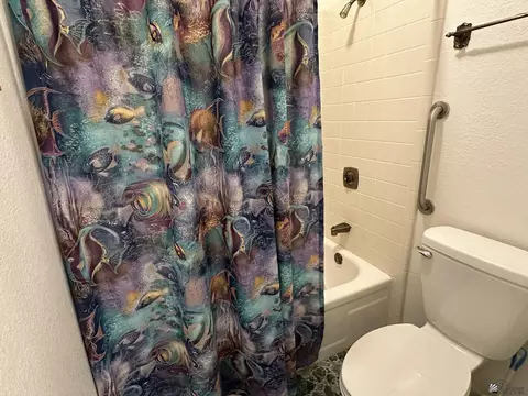 Bath - 11390 E 36 Pl, Yuma, AZ 85367 photo 2 of 3