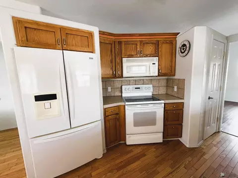 Kitchen - 12550 E 46 Dr, Yuma, AZ 85367 photo 4 of 4