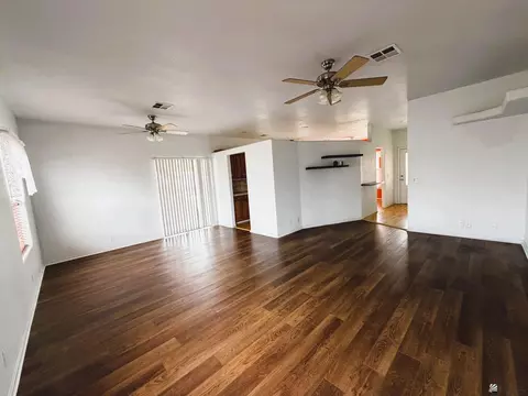 Living - 12550 E 46 Dr, Yuma, AZ 85367 photo 2 of 5