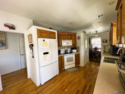 Kitchen - 12550 E 46 Dr, Yuma, AZ 85367 photo 4 of 4