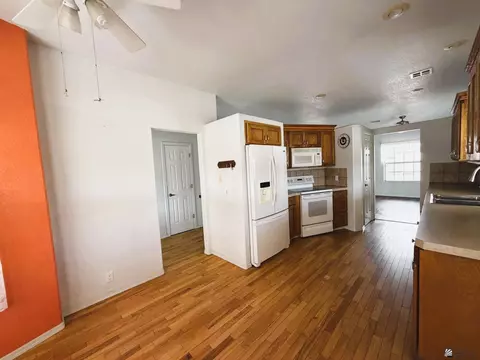 Kitchen - 12550 E 46 Dr, Yuma, AZ 85367 photo 2 of 4