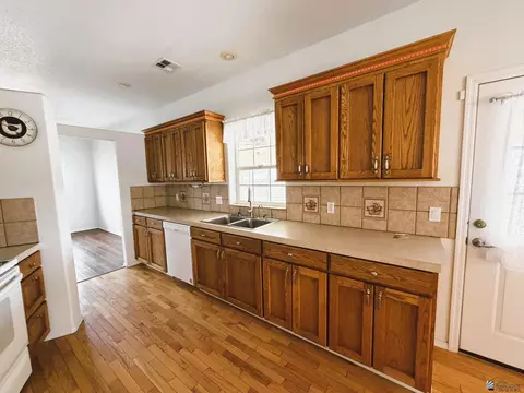 Kitchen - 12550 E 46 Dr, Yuma, AZ 85367 photo 3 of 4