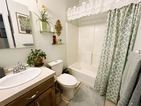 Bath - 12550 E 46 Dr, Yuma, AZ 85367 photo 2 of 2