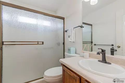 Bath - 13713 E 55 Ln, Yuma, AZ 85367 photo 3 of 4