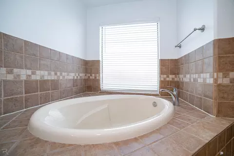 Bath - 13275 E 55 Ln, Yuma, AZ 85367 photo 2 of 5