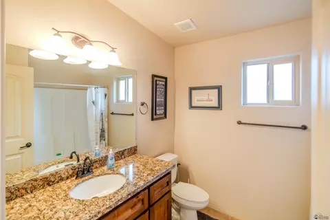 Bath - 10152 E 33 Pl, Yuma, AZ 85364 photo 3 of 3