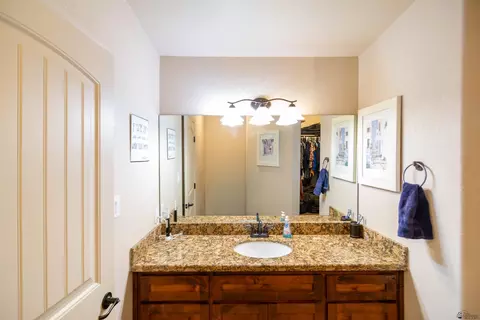 Bath - 10152 E 33 Pl, Yuma, AZ 85364 photo 2 of 3