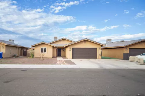 Exterior - 10152 E 33 Pl, Yuma, AZ 85364 photo 2 of 4