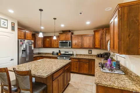 Kitchen - 10152 E 33 Pl, Yuma, AZ 85364 photo 1 of 4