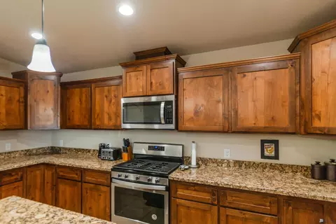 Kitchen - 10152 E 33 Pl, Yuma, AZ 85364 photo 4 of 4