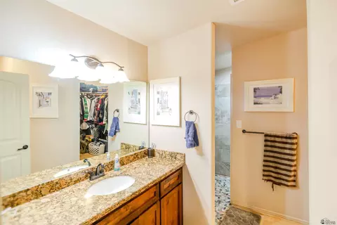 Bath - 10152 E 33 Pl, Yuma, AZ 85364 photo 1 of 3