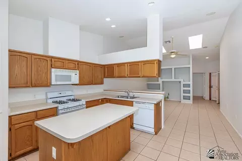 Kitchen - 10740 E 35 St, Yuma, AZ 85365 photo 3 of 4