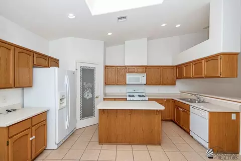 Kitchen - 10740 E 35 St, Yuma, AZ 85365 photo 2 of 4