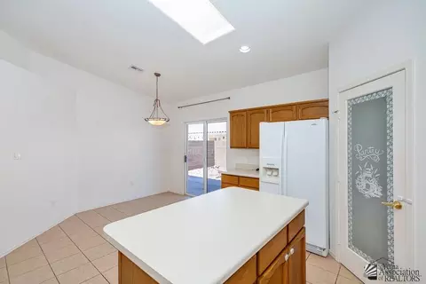 Kitchen - 10740 E 35 St, Yuma, AZ 85365 photo 4 of 4