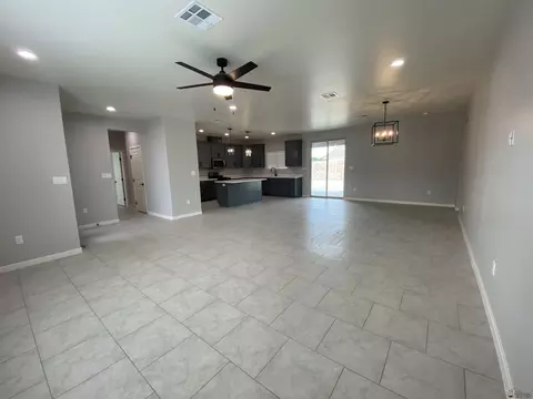 Living - 12140 E 35 Ln, Yuma, AZ 85367 photo 2 of 2