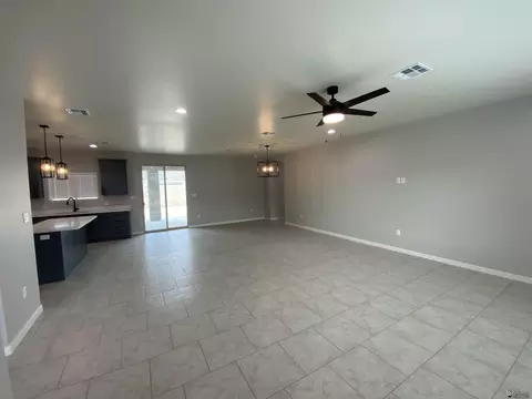 Living - 12140 E 35 Ln, Yuma, AZ 85367 photo 1 of 2
