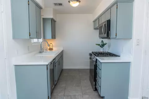 Kitchen - 10343 E 38 Pl, Yuma, AZ 85365 photo 1 of 1