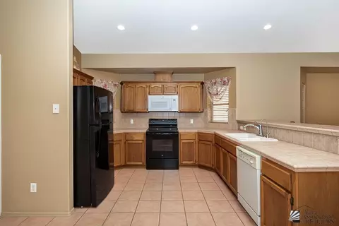 Kitchen - 5276 E 33 Ln, Yuma, AZ 85365 photo 1 of 3