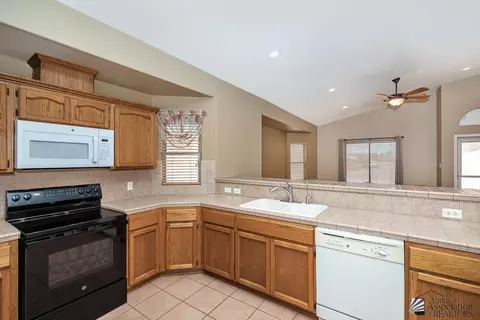 Kitchen - 5276 E 33 Ln, Yuma, AZ 85365 photo 3 of 3