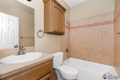 Bath - 5276 E 33 Ln, Yuma, AZ 85365 photo 2 of 3