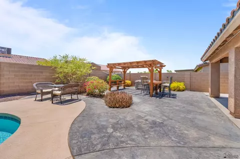Exterior - 11525 E 35 Pl, Yuma, AZ 85367 photo 5 of 6