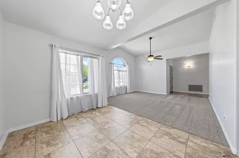 Living - 11525 E 35 Pl, Yuma, AZ 85367 photo 2 of 5
